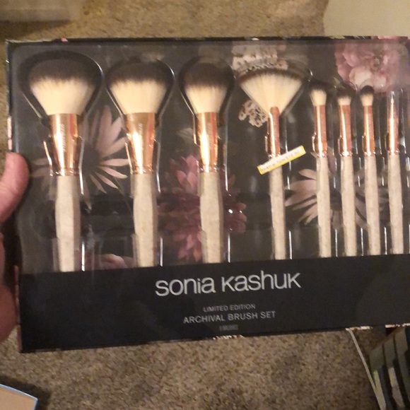 Sonia Kashuk Other - Sonia Kashuk brush set